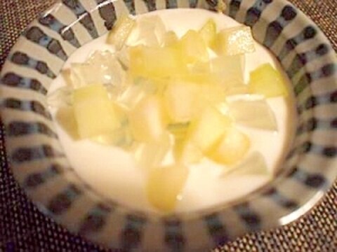 ダイエッタァ~のおやつ メロン♪ヨーグルト寒天